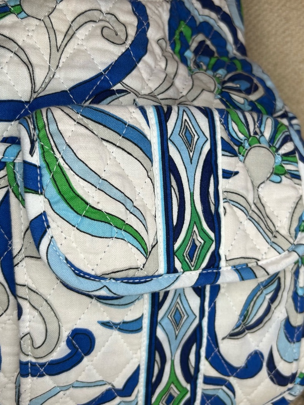 Vera Bradley Cargo Sling in Mediterranean White EUC - Picture 4 of 9